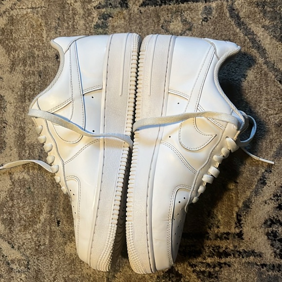 Nike Air Force 1 '07 DD8959-100 all white leather size 11 - Picture 3 of 7